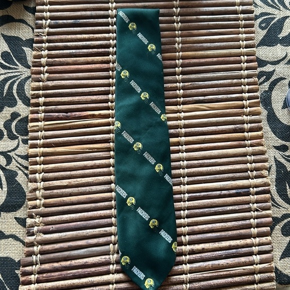 Green Bay Packers Tie pre loved - Picture 2 of 4